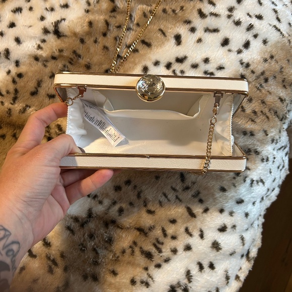 Miss to Mrs Aldo Clutch - Picture 1 of 3